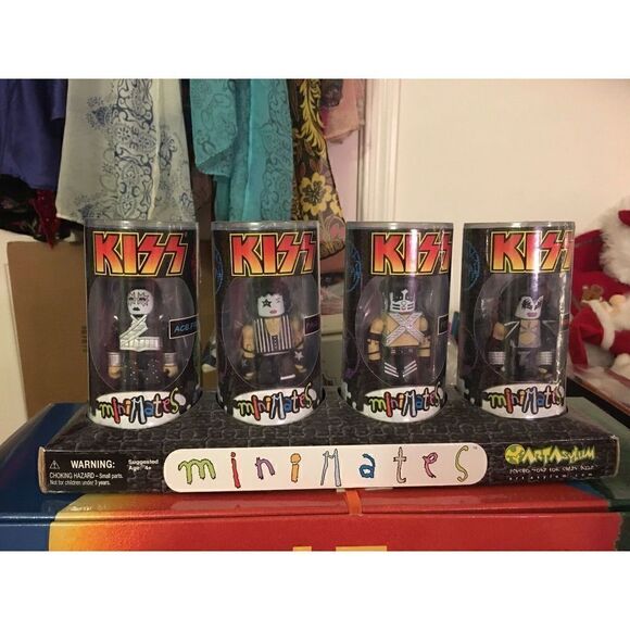 KISS Minimates Figures Set from 2002 -  in factory sealed plastic cylinders - Picture 1 of 2
